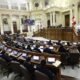 facultades legislativas — Senadores en el recinto del Senado de la Nación debaten sobre el pedido de facultades que será votado el próximo lunes. Foto de: La República