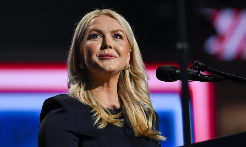 La portavoz de la Casa Blanca de Trump, Karoline Leavitt, aparece en una imagen tomada durante la Convención Republicana de Dallas. Foto de: ALBERT PENA (EFE