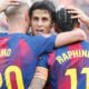 Joao Cancelo Barça — Cancelo celebra junto a sus compañeros de equipo tras su regreso al FC Barcelona. Foto de: Francesc Adelantado