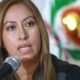 credencial alcalde López Aliaga — Katherine Ampuero habla ante un micrófono en un contexto de declaraciones sobre la situación política en Lima. Foto de: Gestión
