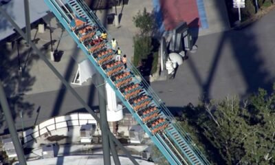 Una montaña rusa en el parque temático Six Flags Over Georgia, donde ocurrió un trágico accidente que resultó en la muerte de un hombre. Foto de: CNN en Español
