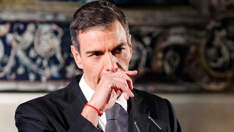 elecciones generales España — El presidente del Gobierno de España, Pedro Sánchez, durante una intervención pública sobre la convocatoria de elecciones generales anticipadas. Foto de: CNN en Español