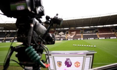 audiencia premier league — Cámaras de televisión y un escritorio de análisis se preparan para la transmisión de un partido de la Premier League. Foto de: Lee Smith/Reuters
