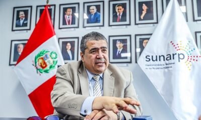 certificado sucesión Sunarp — Un funcionario de la Sunarp explica los nuevos servicios de expedición inmediata de certificados de sucesión y testamentos. Foto de: El Peruano